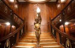 The exhibition has the creation of rooms of cruise and the ground staircase which is really fascinated